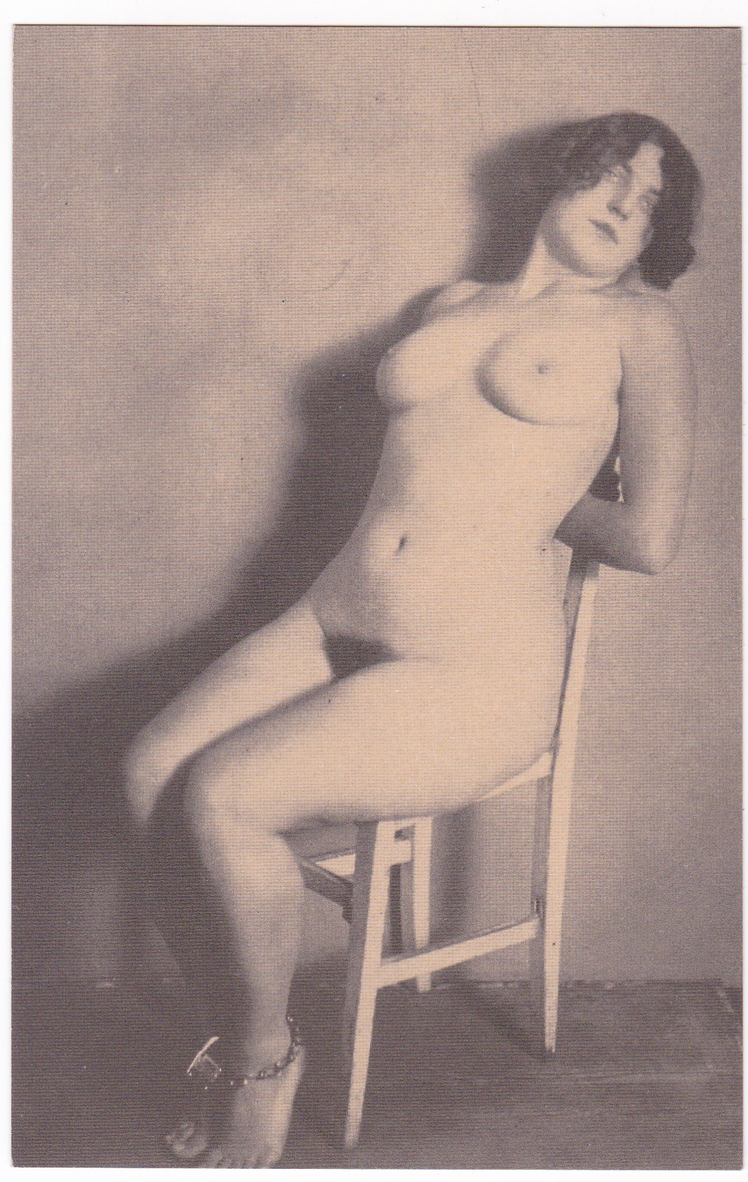 AK Erotik Erotica Akt nackte Frau auf einem Stuhl gefesselt nude Erotika: ManuskriptnbspnbspPapierantiquitt