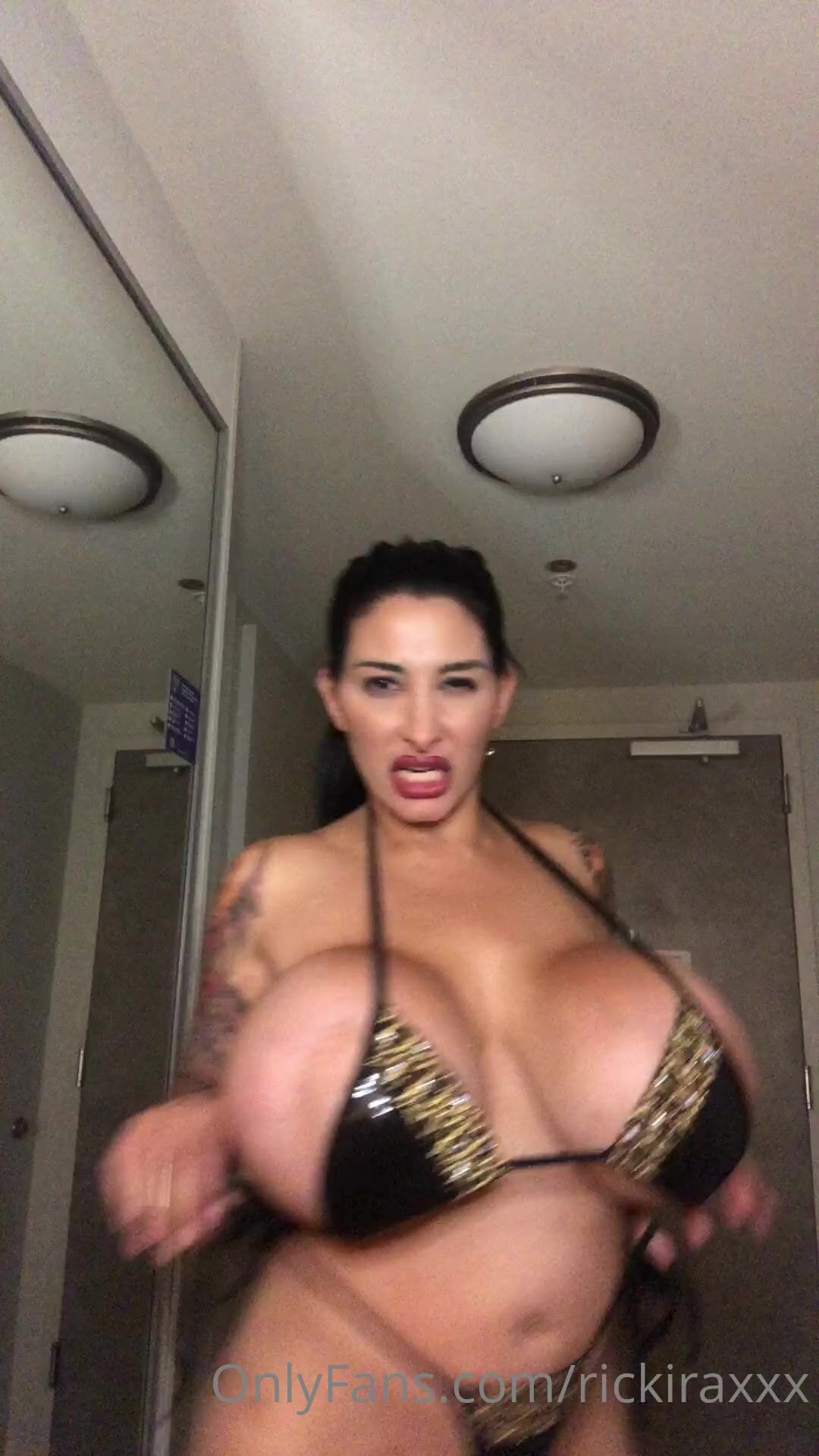 Watch online Ricki Raxxx aka Rickiraxxx OnlyFans Video 455 on X-video