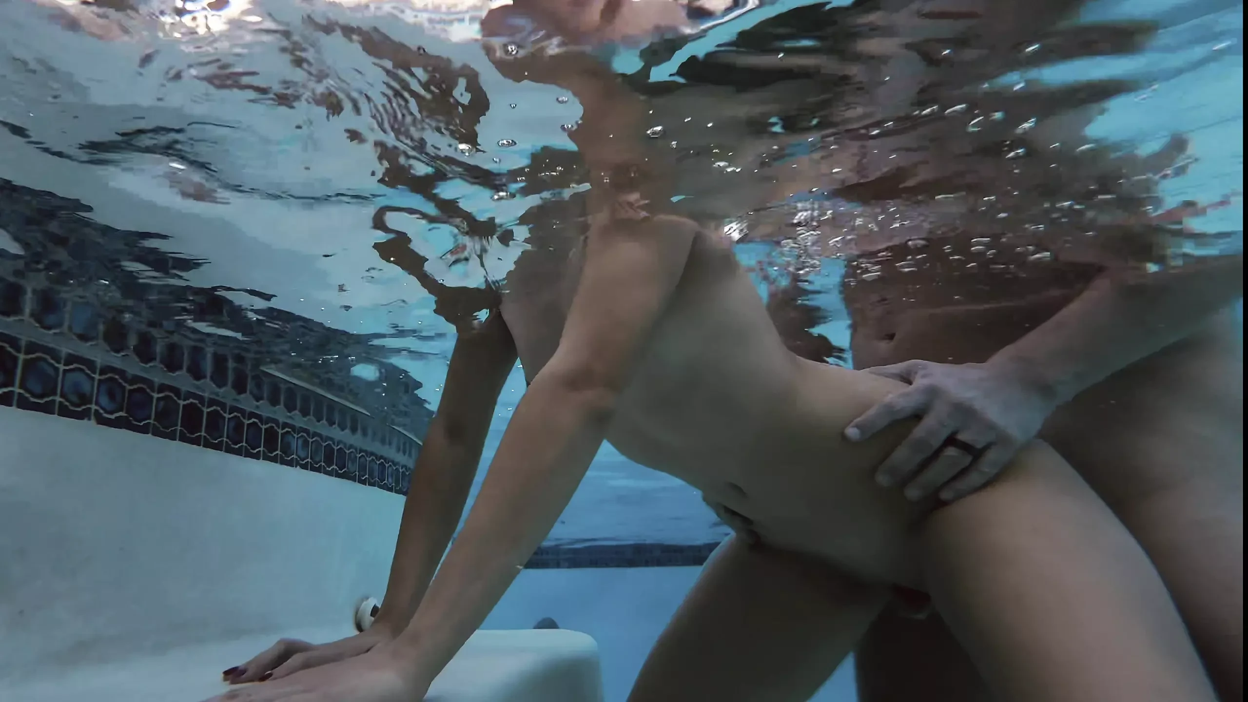Underwater Pool Fucking: American Amateur Amateur Porn