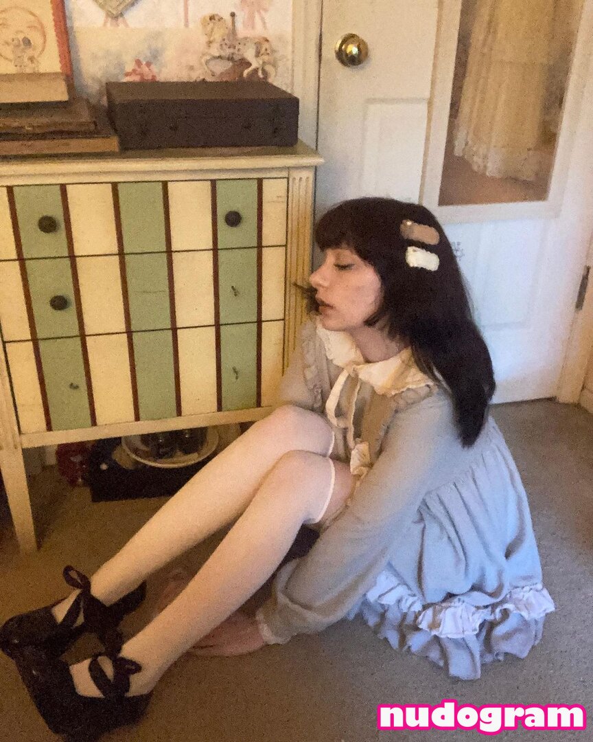 Dolly Monroe dollymonroe porcelainmilkbottle sleepylittledolly Nude Leaks OnlyFans