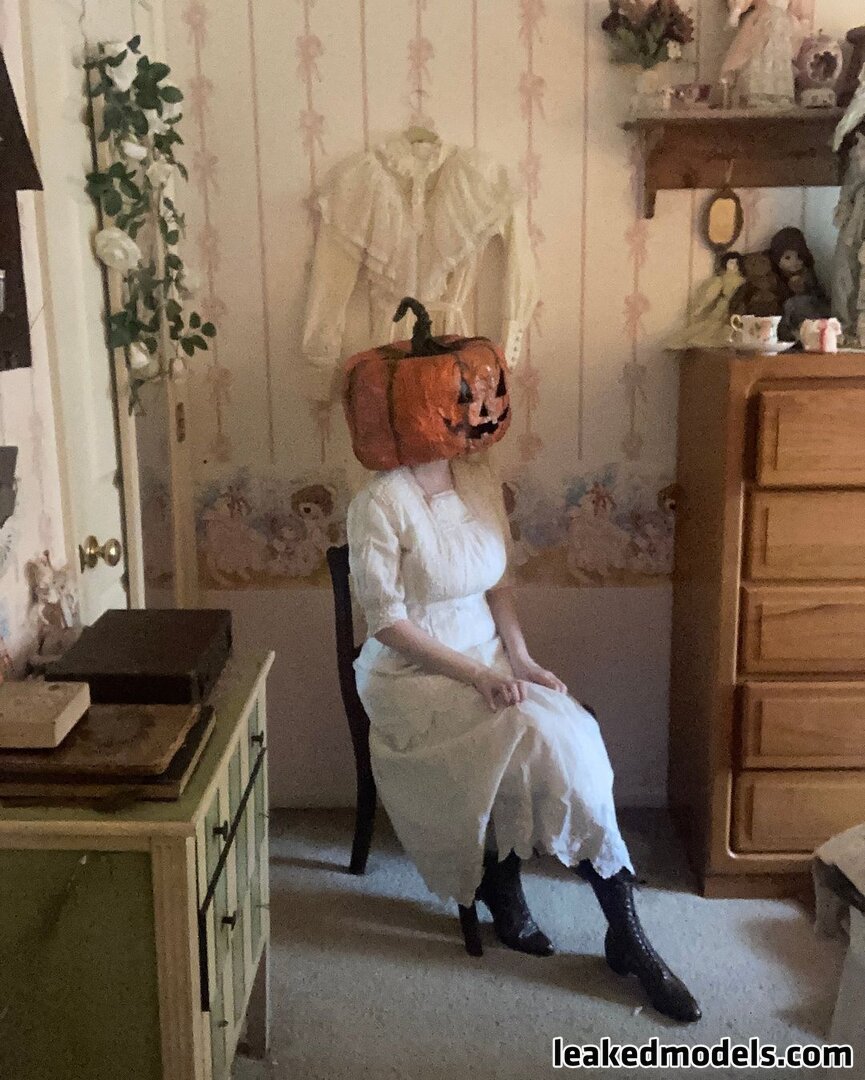 Dolly Monroe dollymonroe porcelainmilkbottle sleepylittledolly Nude Leaks OnlyFans
