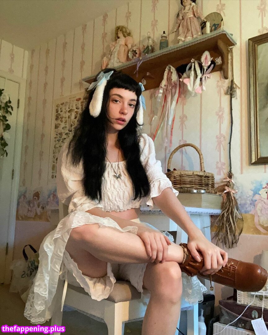 Dolly Monroe dollymonroe porcelainmilkbottle sleepylittledolly Nude OnlyFans