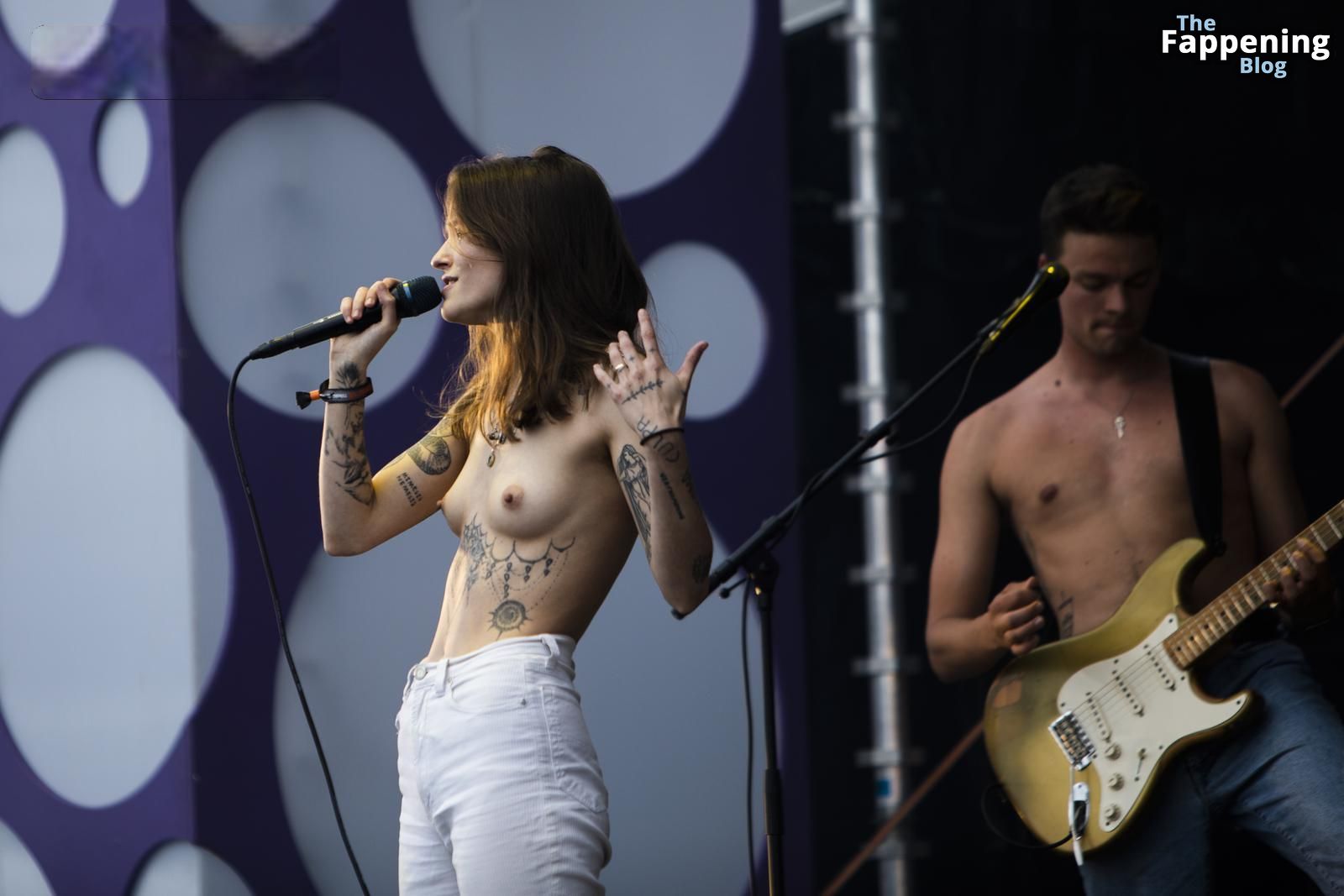 Nude Performance