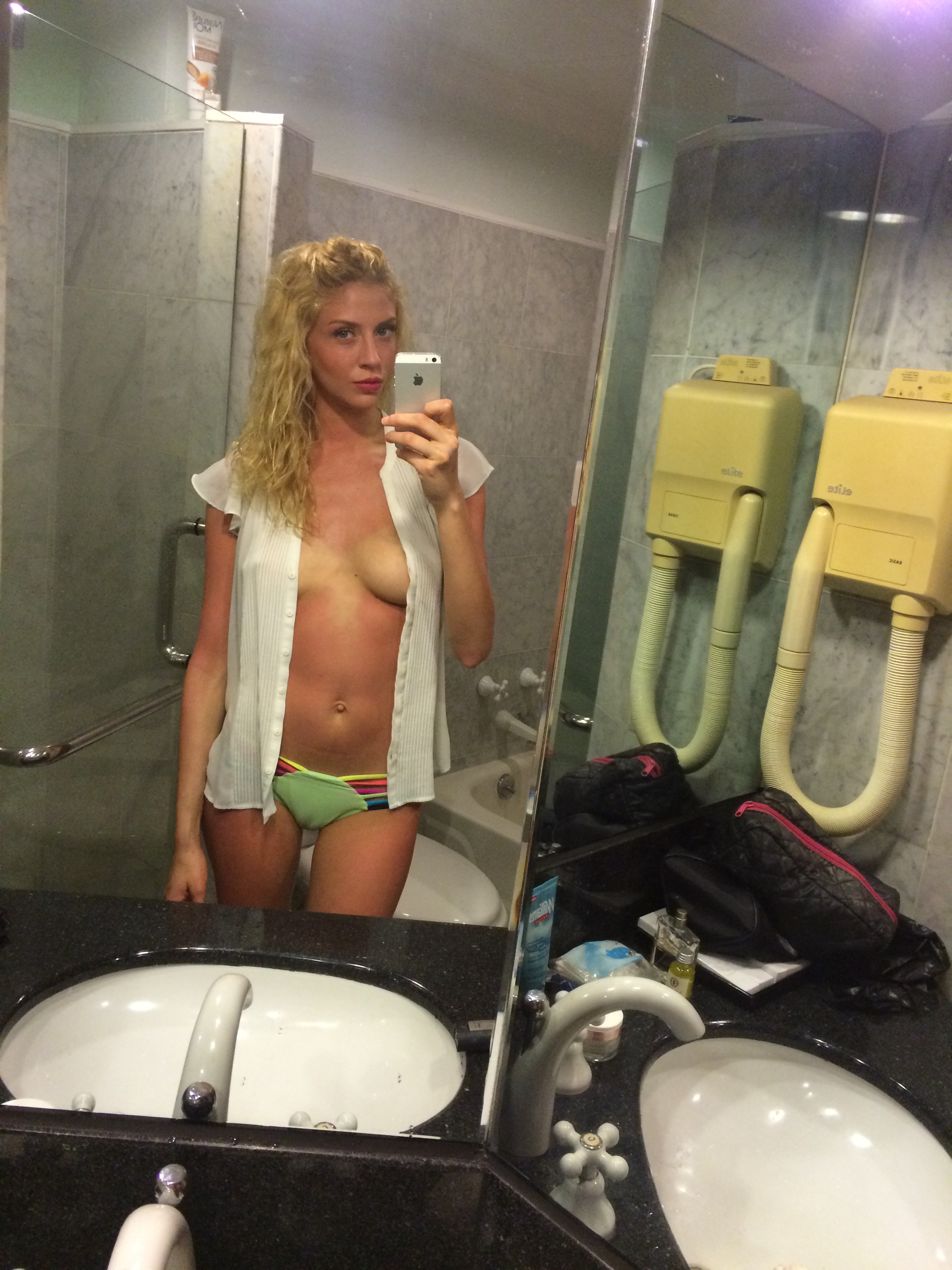Adixia Nude