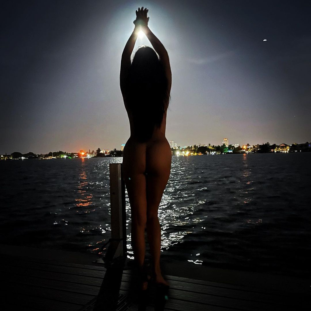 Adriana Lima poses completely naked under the moonlight