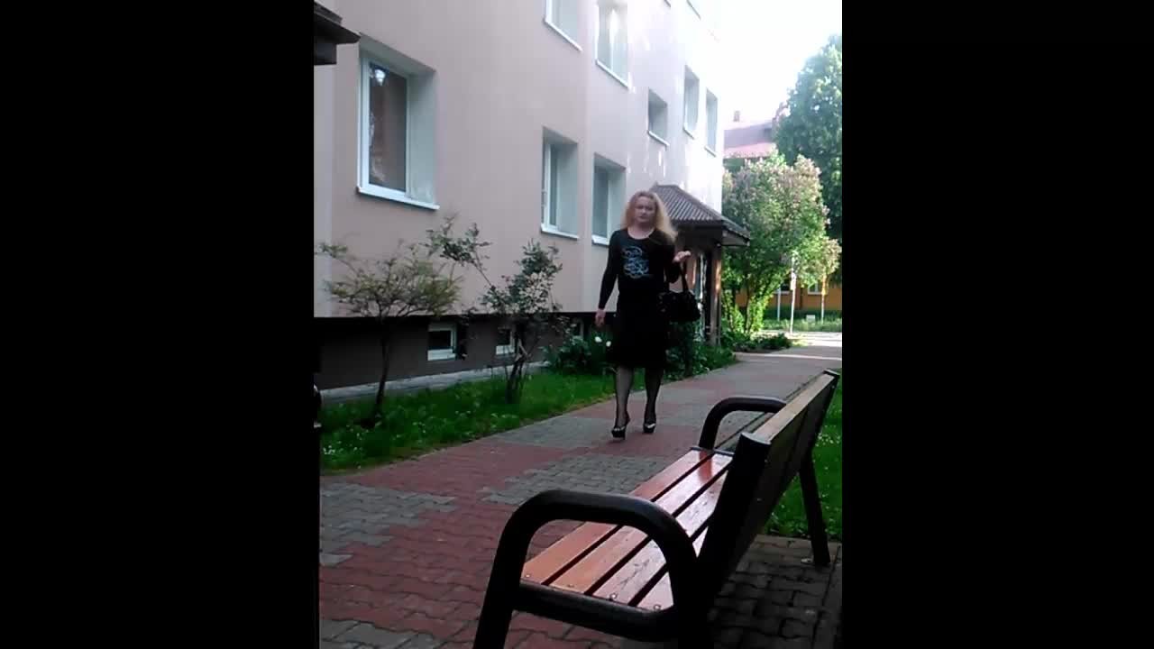 doris public outside walking part 2