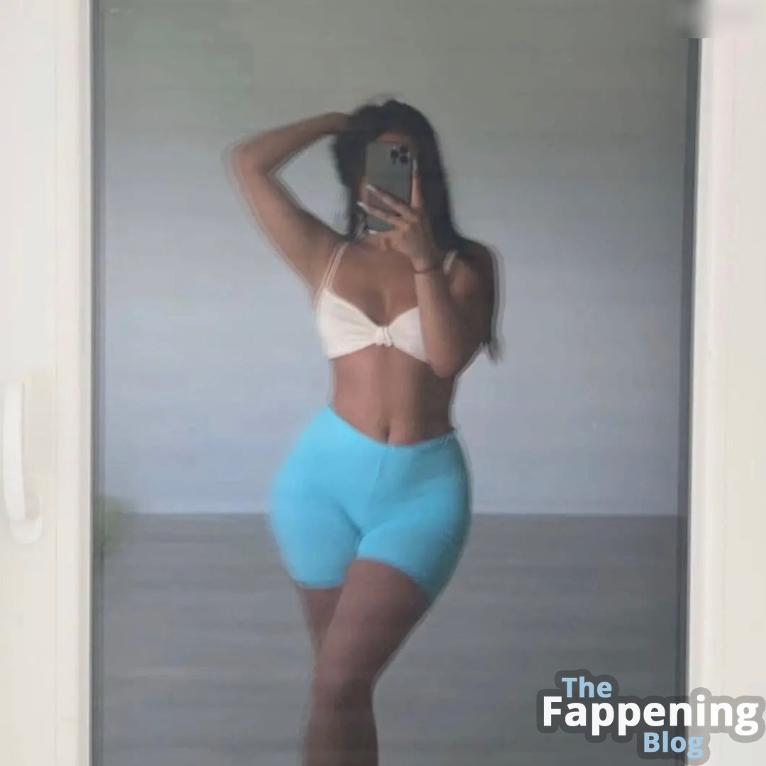 valonaash Nude Leaks Photo 1