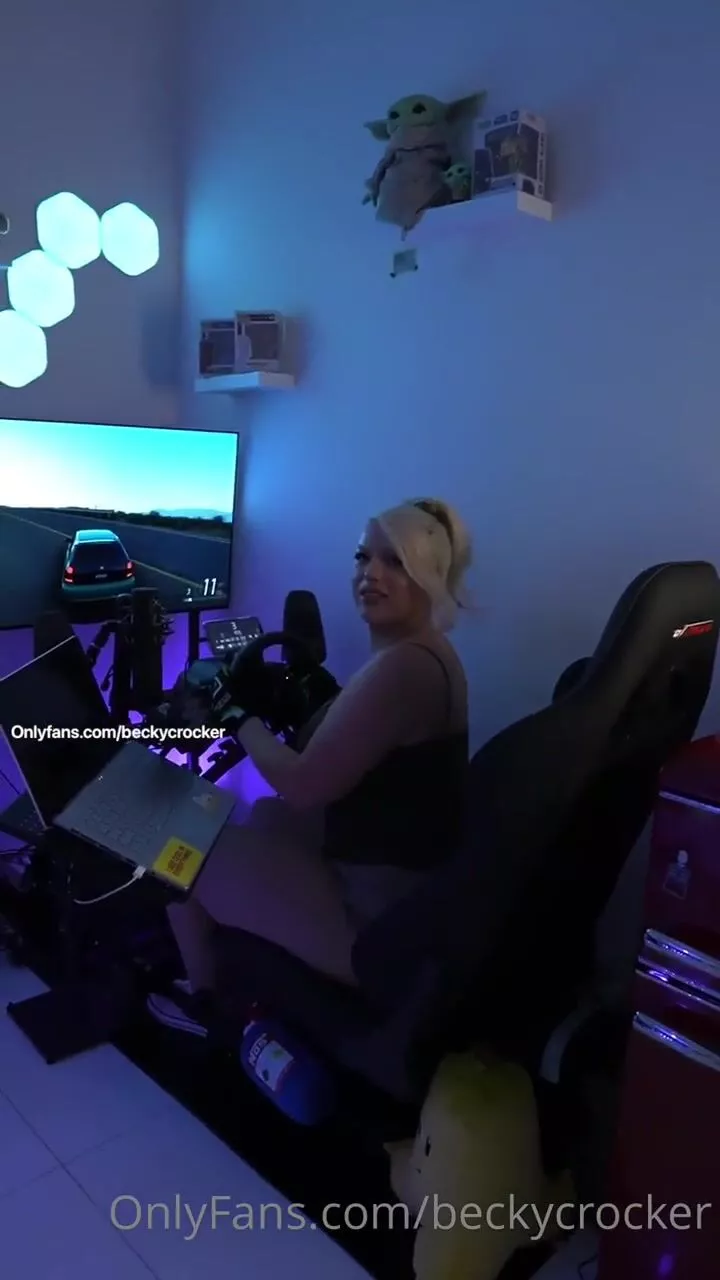 Beckycrocker Slutty Blonde Milf Sucks a BBC While She was Playing Games Onlyfans Video