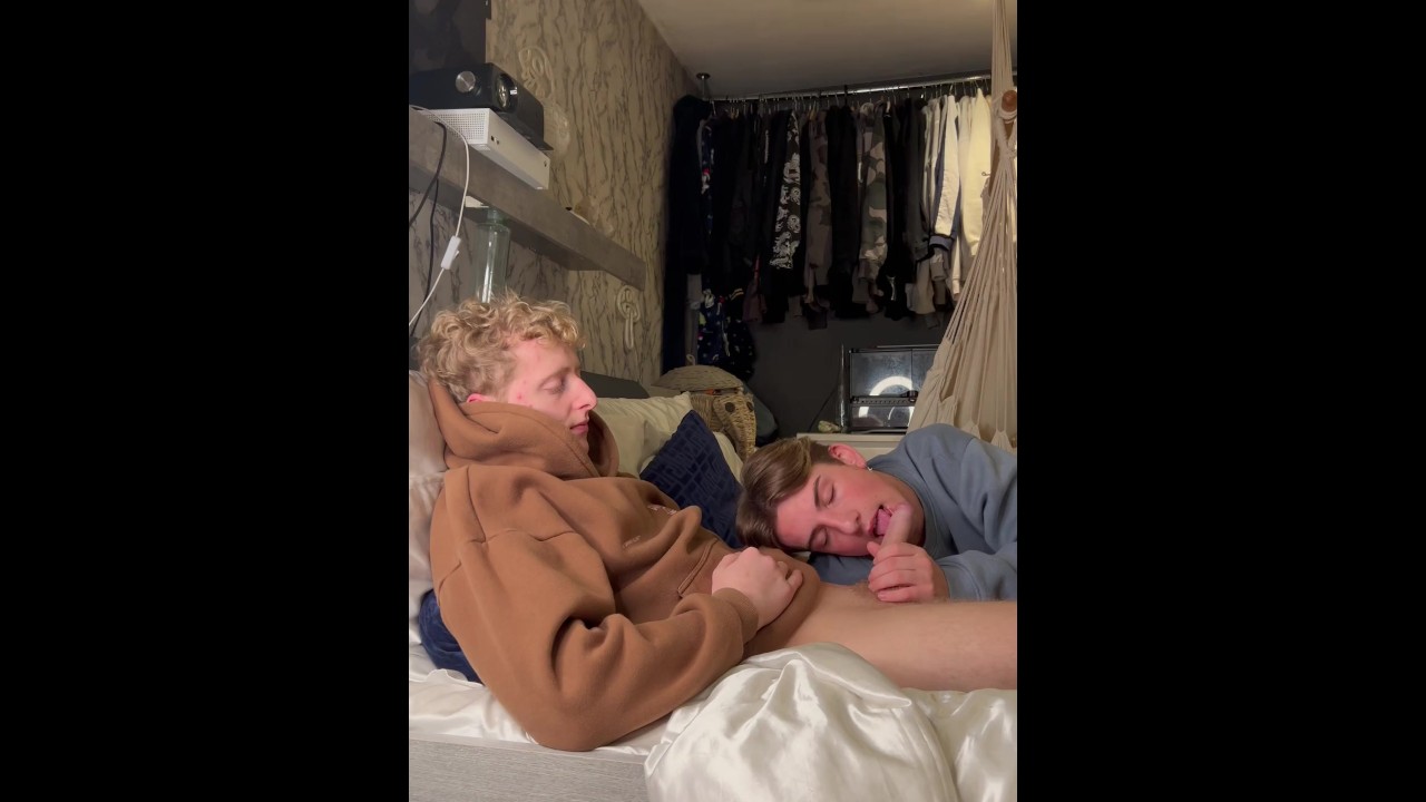 Hot Jock Gets Blowjob From Sexy Twink