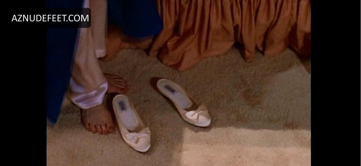 JULIE SOMMARS Feet