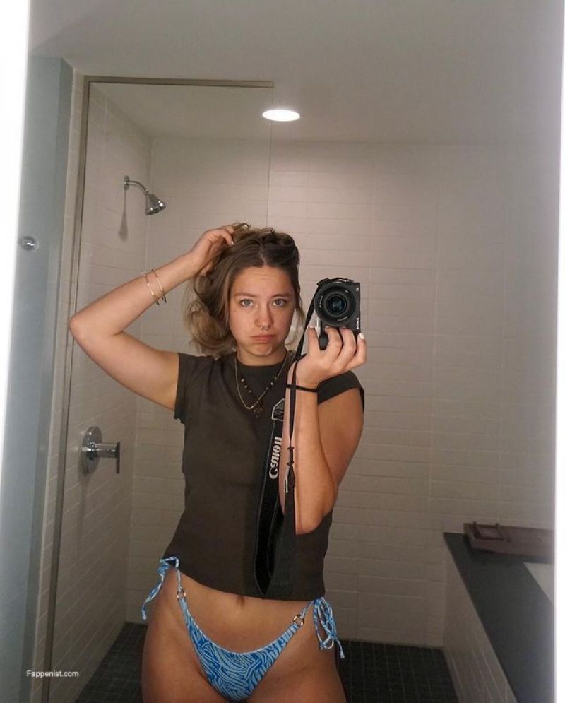 Peyton Coffee Sexy Tits and Ass Photo Collection