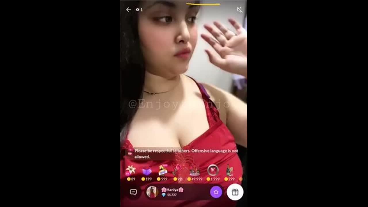 Tango Girl Haniya Boobs Out for Viewers
