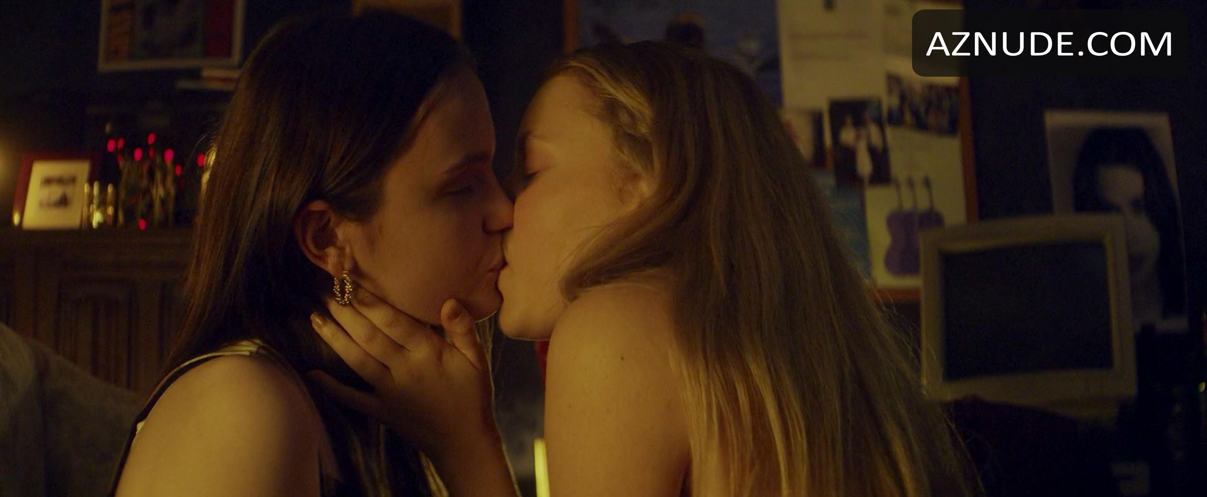 ABIGAIL LAWRIE Nude