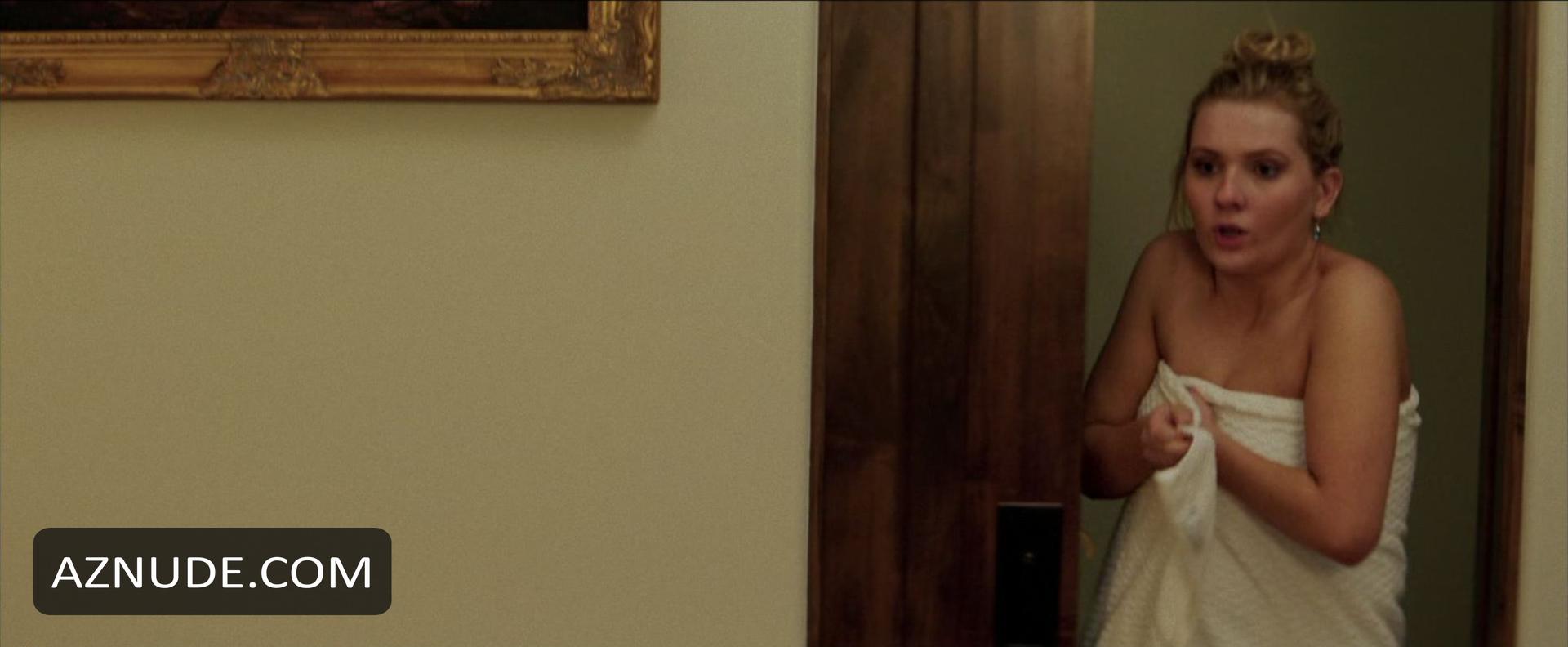 ABIGAIL BRESLIN Nude