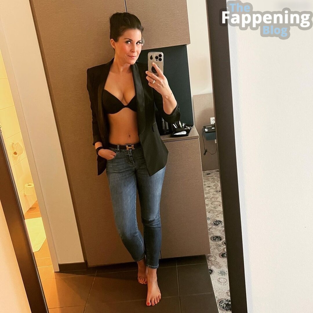 Vanessa Blumhagen vanessablumhagen Nude Leaks Photo 20