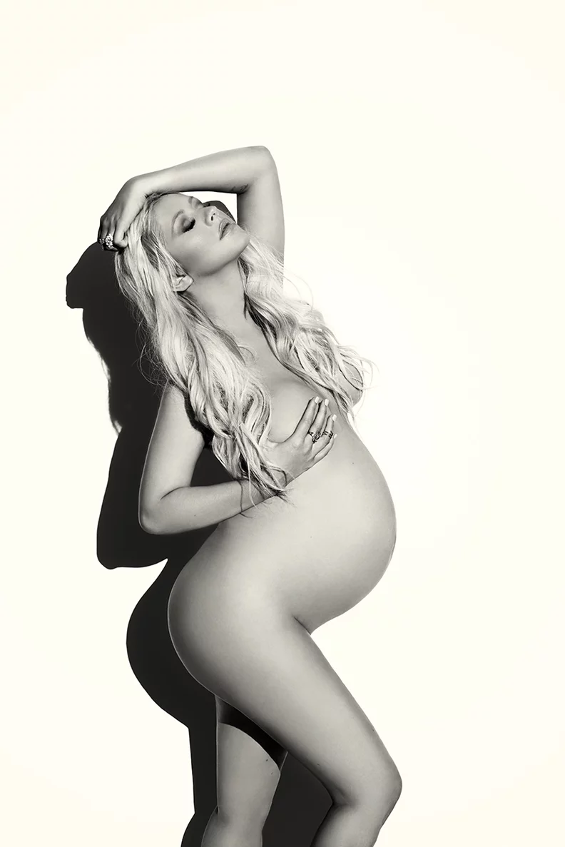 Pregnant Christina Aguilera Poses Nude For V Magazine