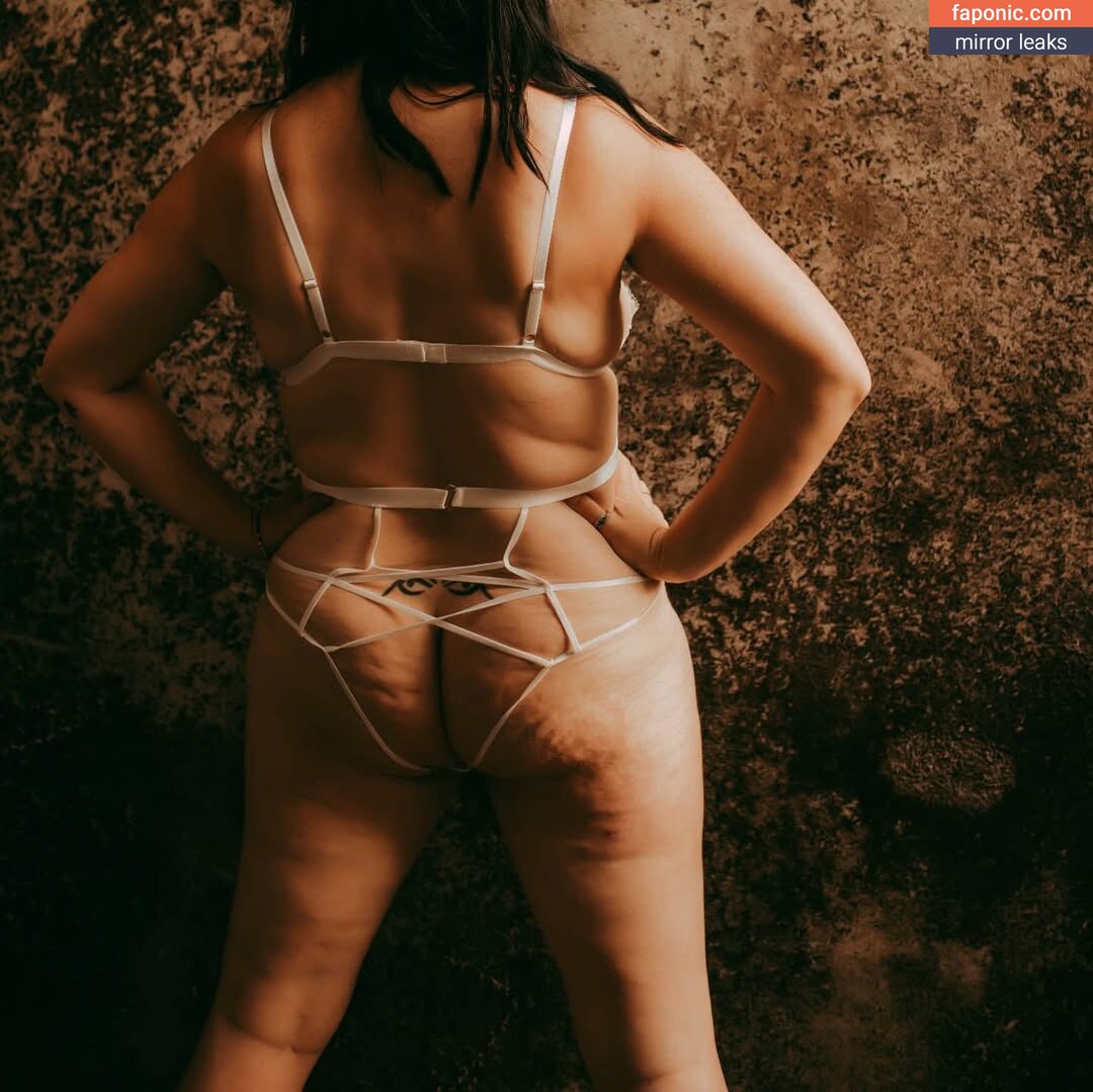 KneeDeepInLife aka Laura Belbin Nude Leaks Patreon