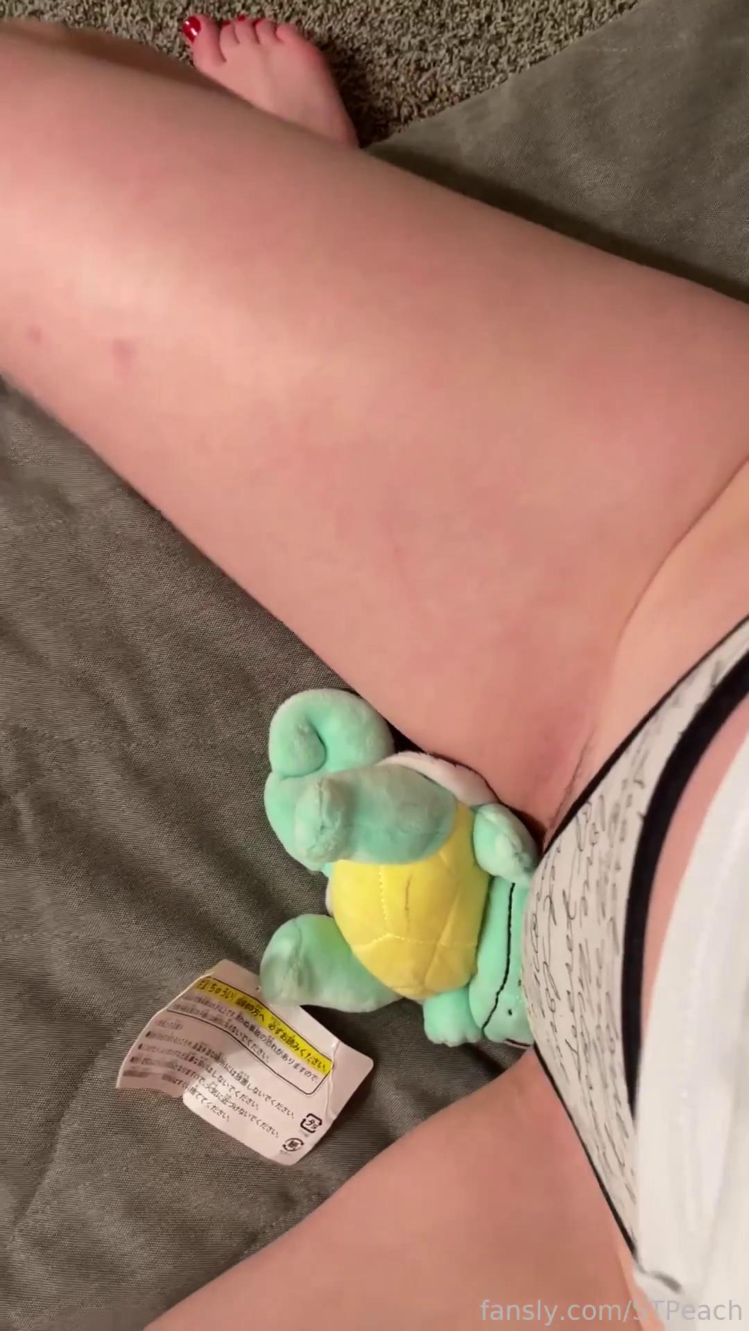 STPeach Hairy Pussy Grinding Fansly Video Leaked 3