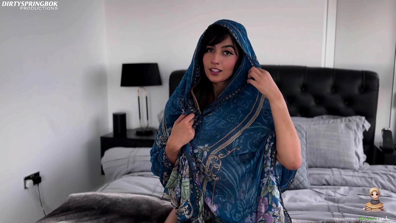 Sexy Pakistani Aaliyah Yasin makes herself cum