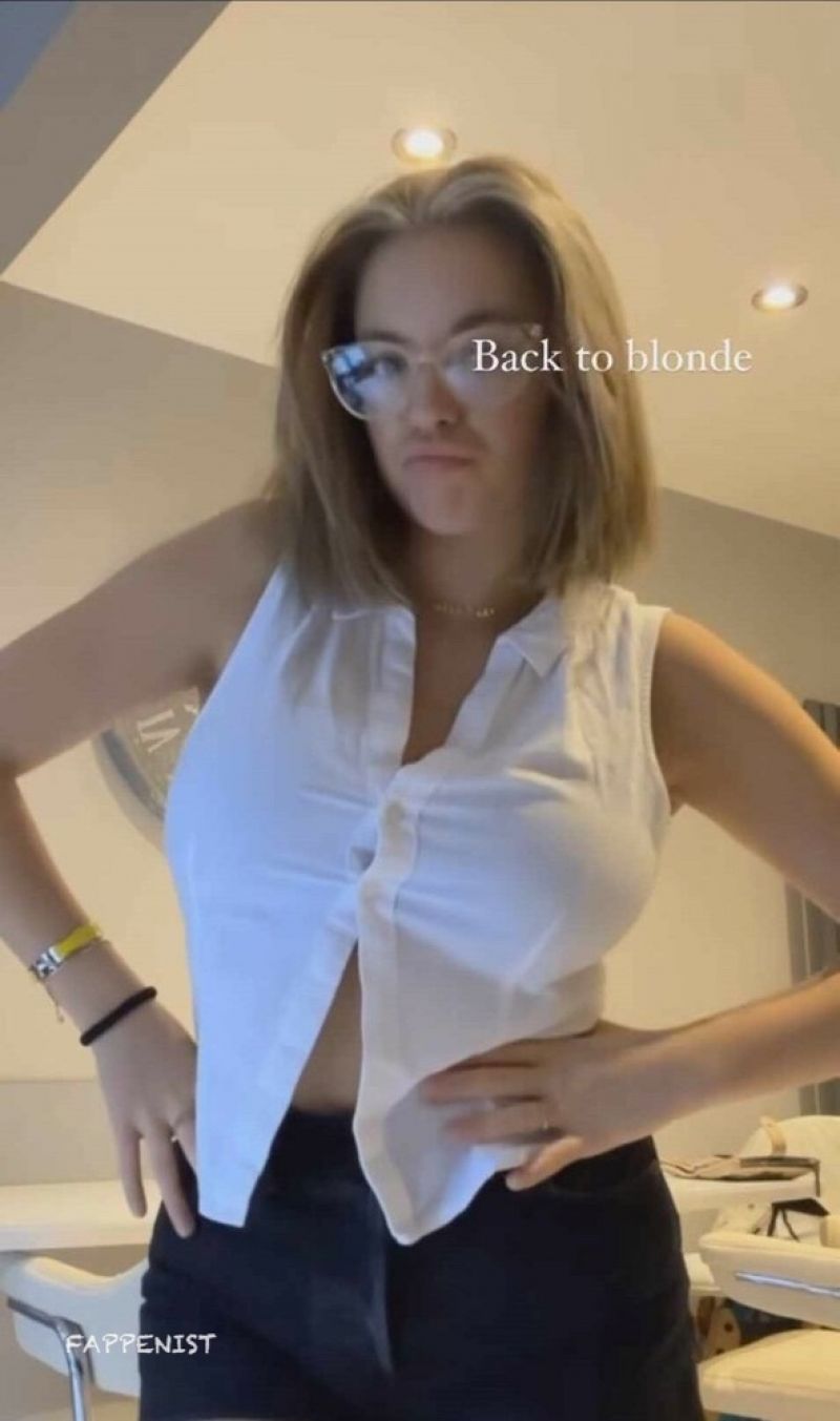 Allie Sherlock Nude and Sexy Photo Collection