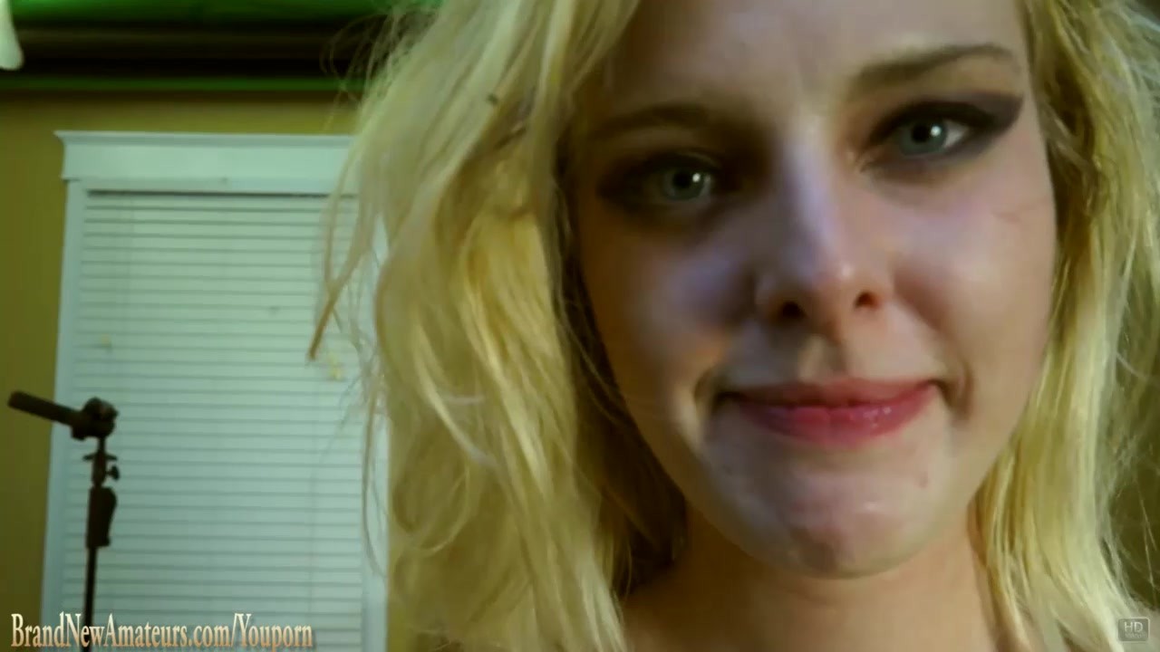 Hot young blonde wannabe screwed in a threeway