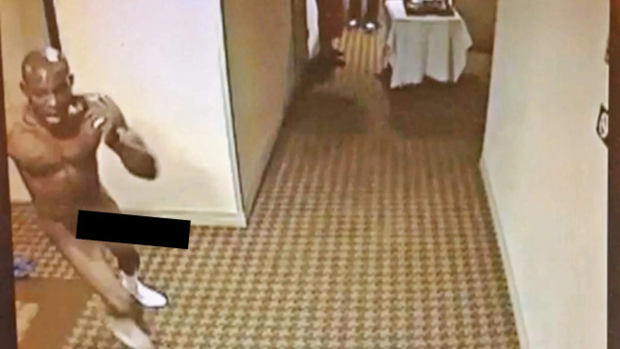 DMXXX -- Rapper Gets Naked... Runs Laps On Hotel Floor