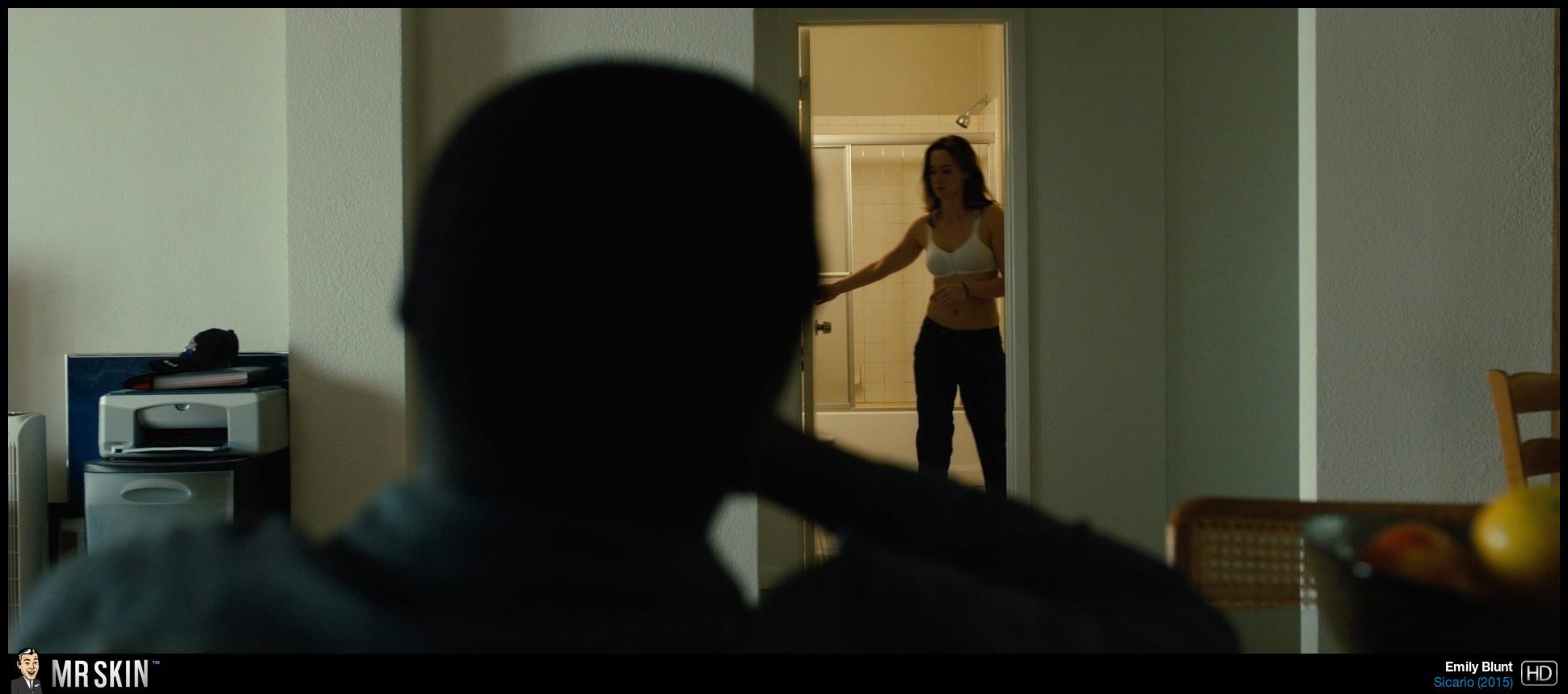 Naked Emily Blunt in Sicario ANCENSORED