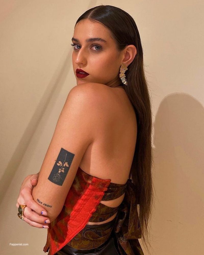 Gaia Gozzi Nude and Sexy Photo Collection
