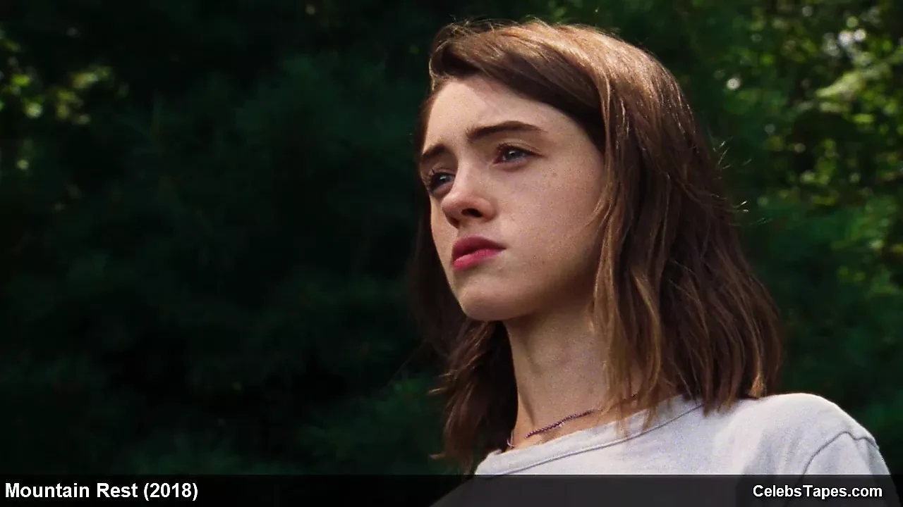 Karin Eaton Natalia Dyer naakt- en lingeriefilmscènes