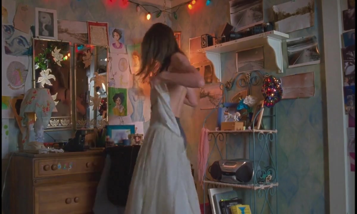 Natalia Dyer Sexy