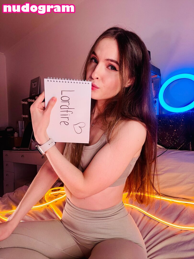 Tangerin Asmr tangerininst Naakte Gelekte OnlyFans Foto 21