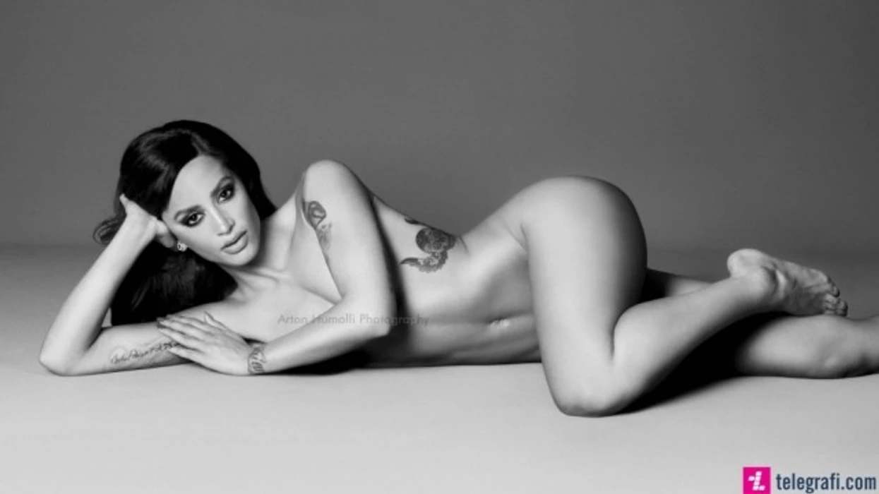 Dafina reminds us of her sexy body with nude photos Photo