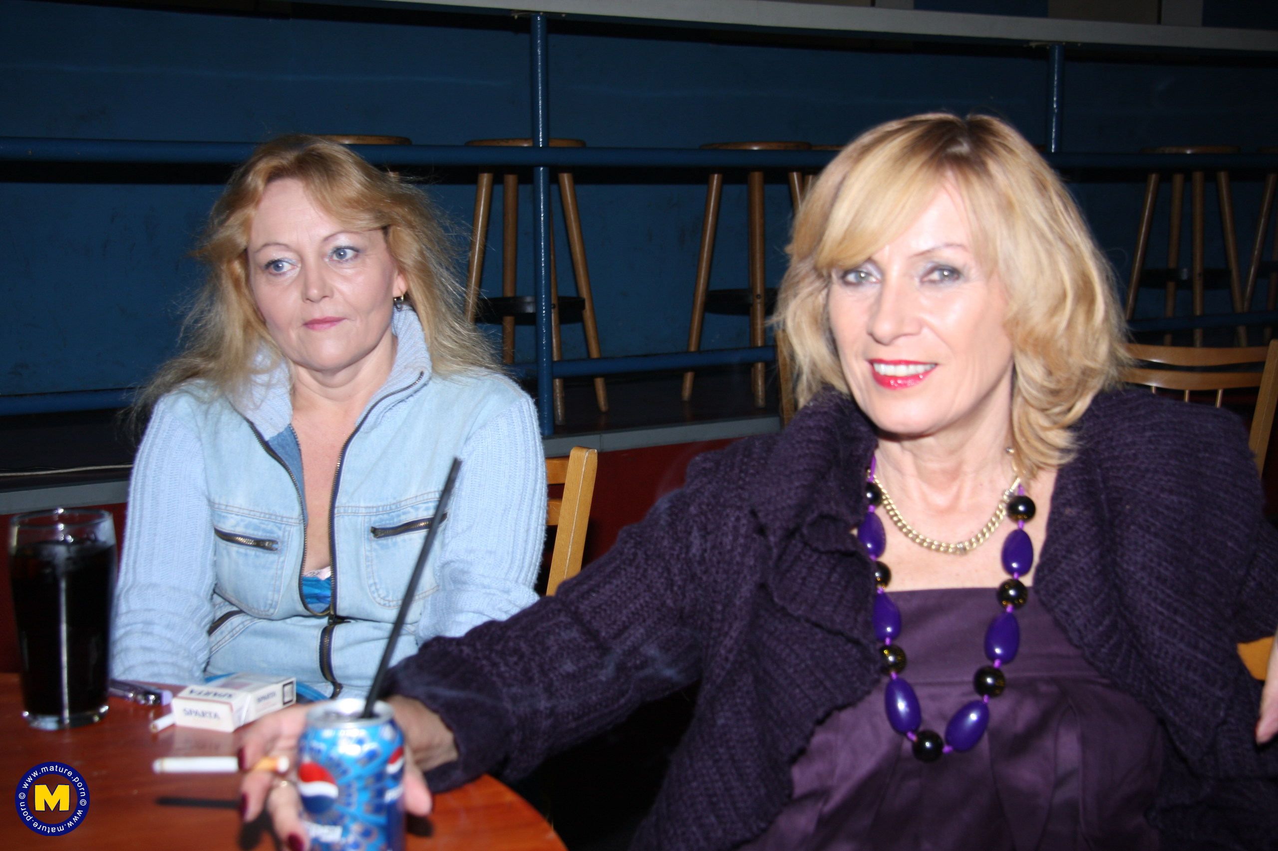 Big mature sex party at the lesbian bar