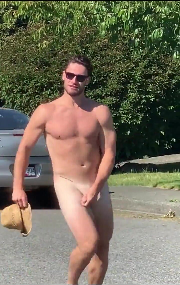 Exhibitionist men: straight boy run naked