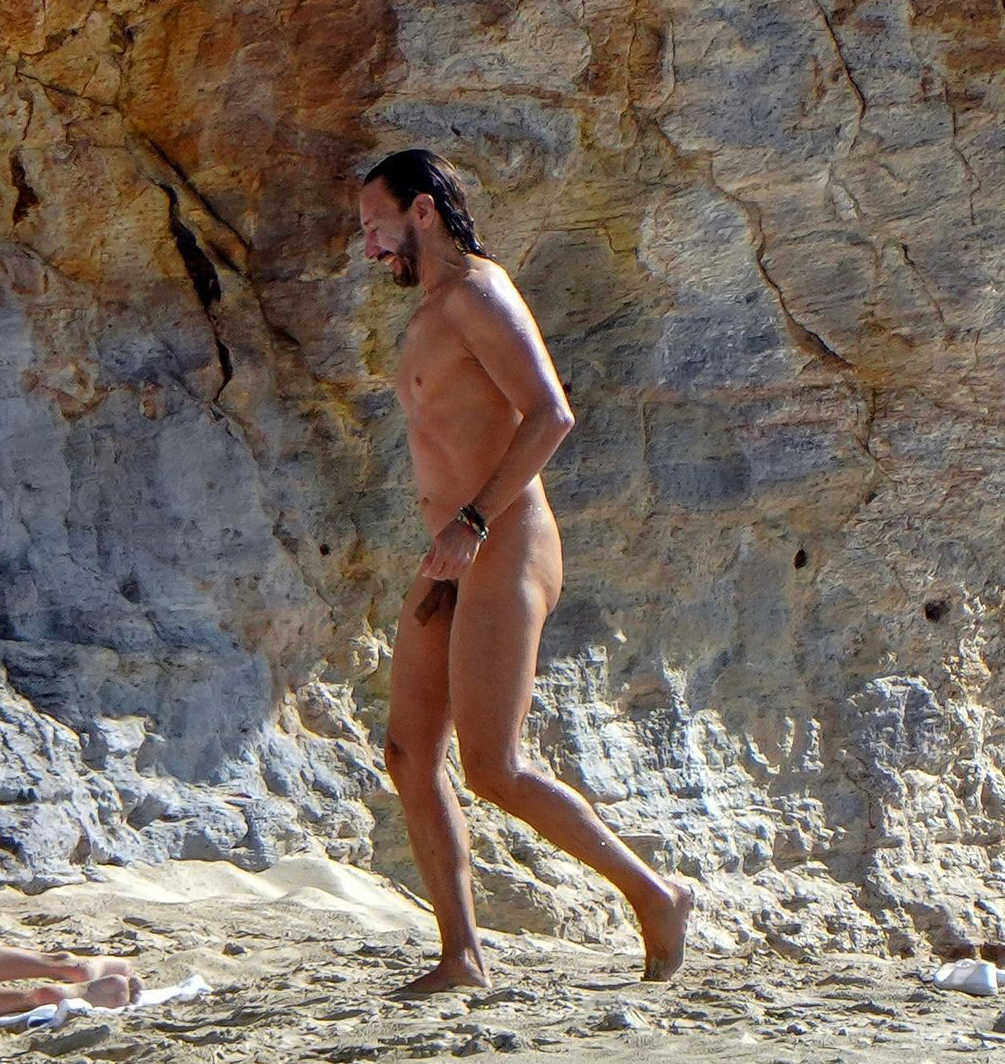 Bob Sinclar spotted totally naked on the beach