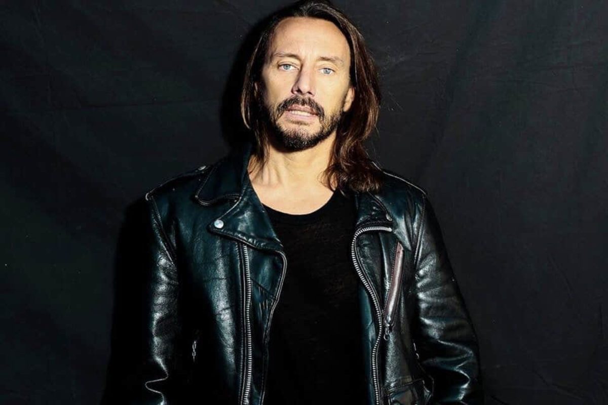 Music producer Bob Sinclair papped naked on the beach