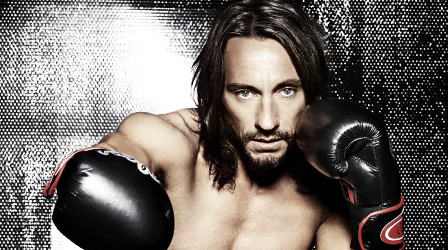 Bob Sinclar nudo mostra il pisello: le foto