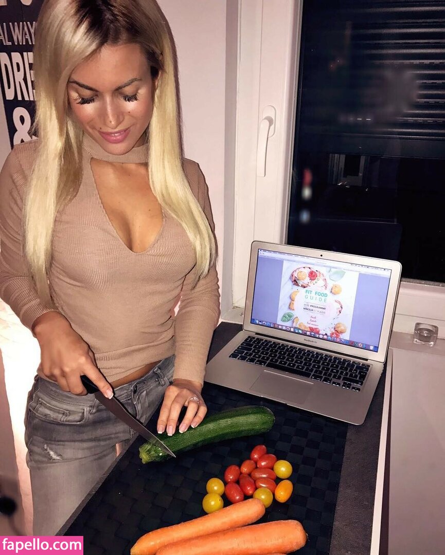 Carla Moreau carlamoreau Nude Leaked OnlyFans Photo fapelloi15