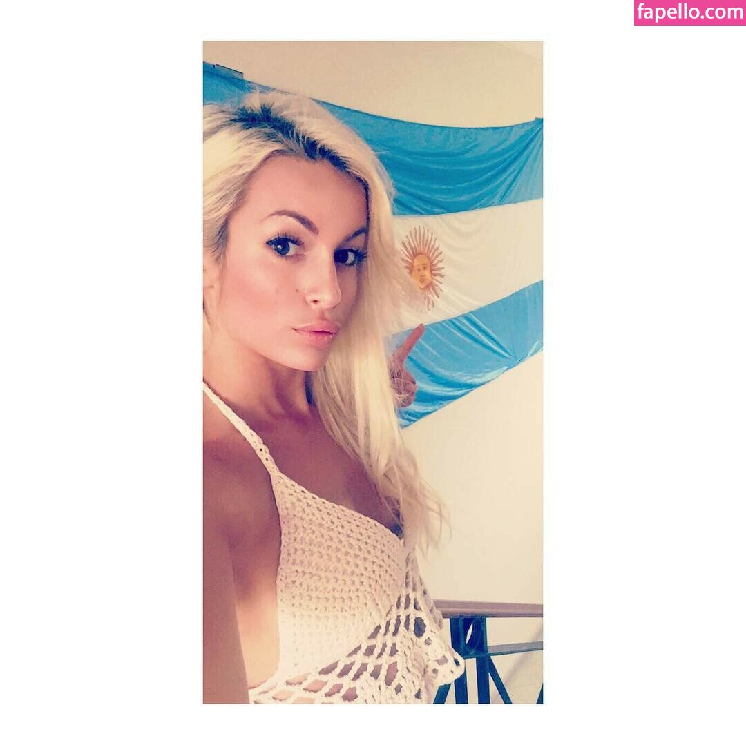 Carla Moreau carlamoreau Nude Leaked OnlyFans Photo fapelloi17