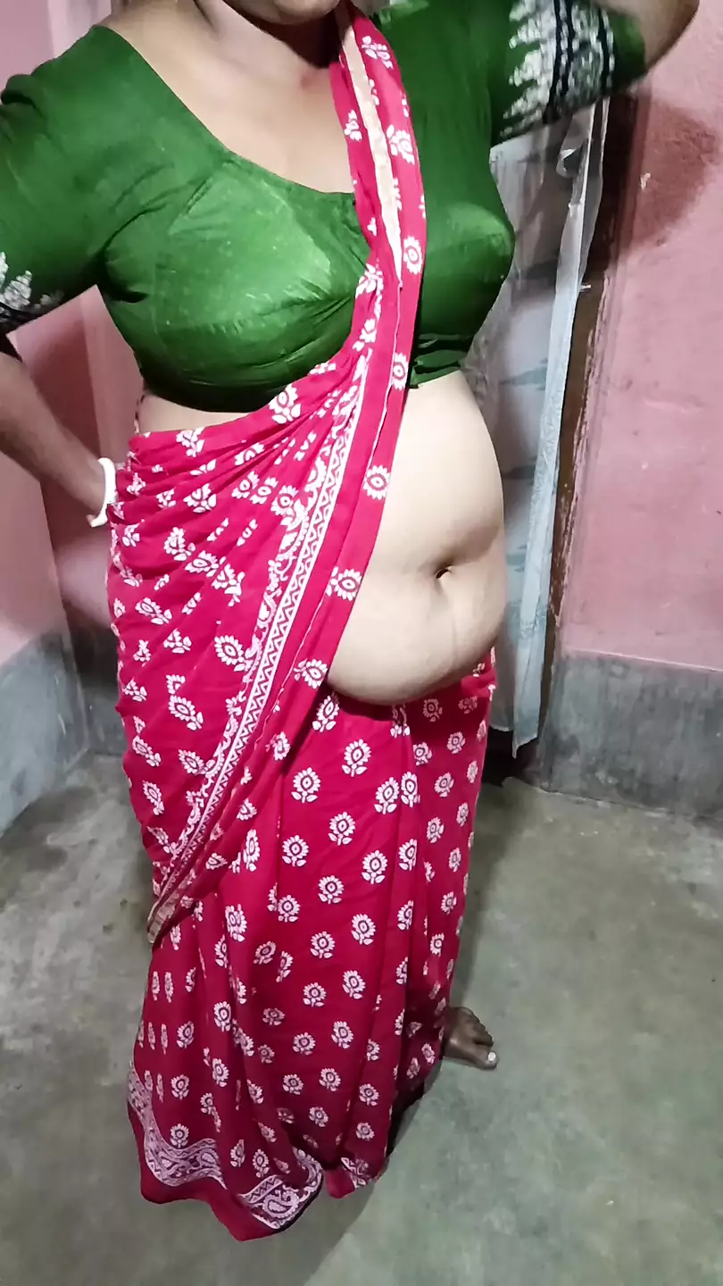 In Order to Become a Sex Star Stepmom Opened Her Saree Blouse and Gave an Interview