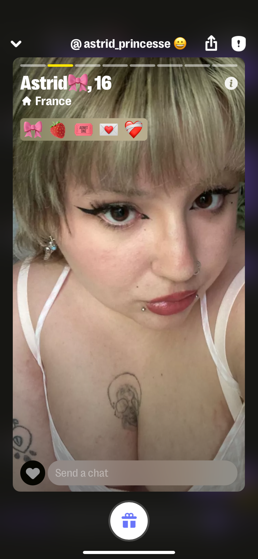 Yubo blonde big tits
