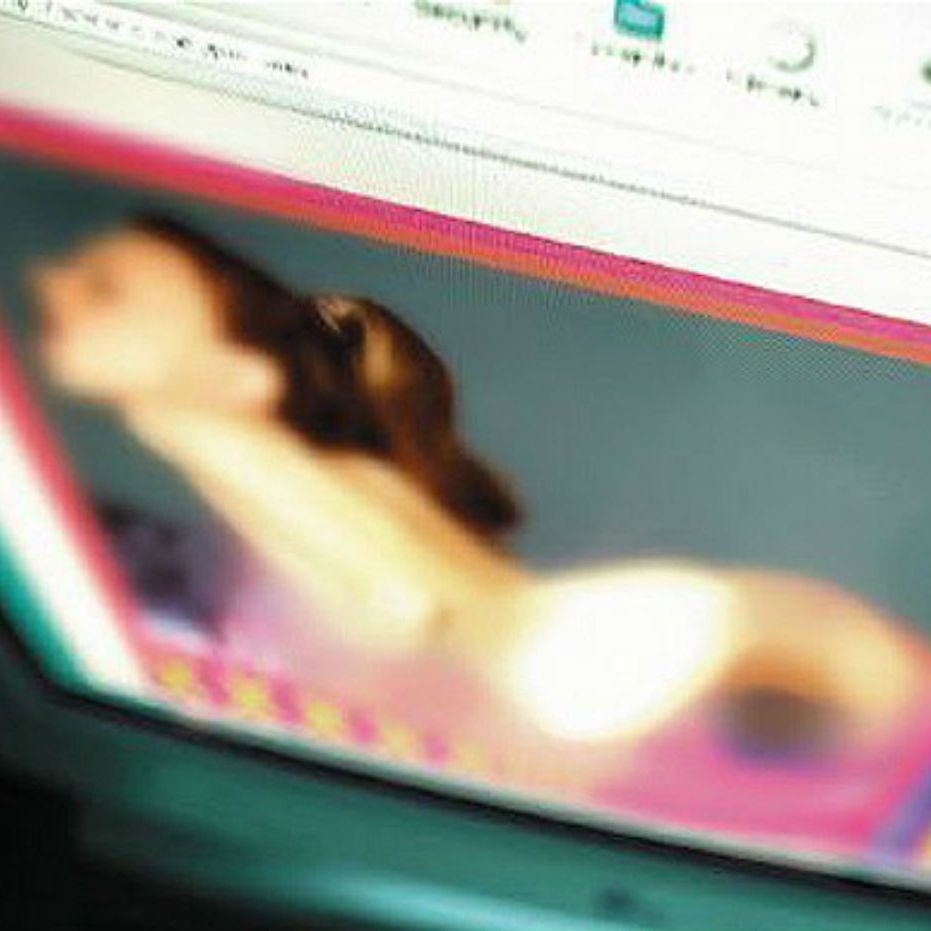 AI-generated fake celebrity porn takes over Reddit