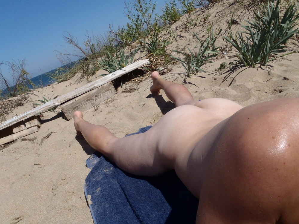Bulgarian beach: 8 Nude Pics