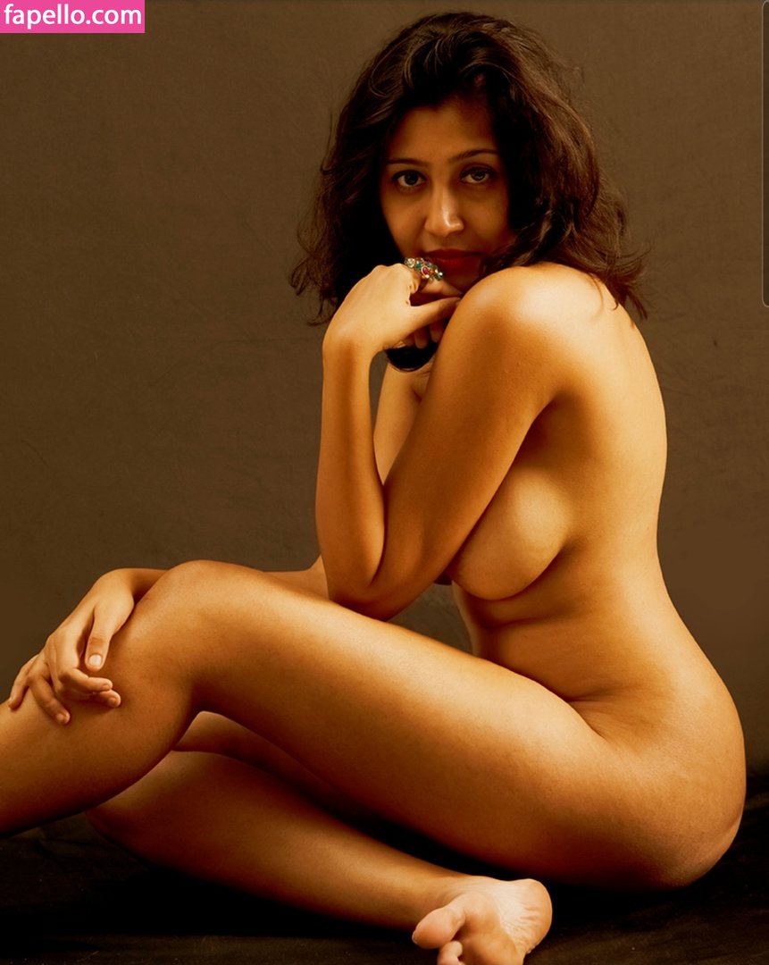 Elegant Bong Nude Leaked
