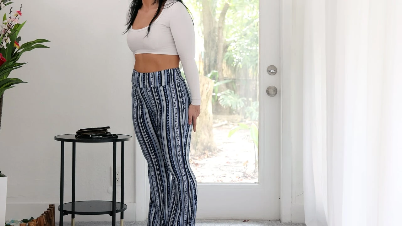 Athletic Personal Trainer gets a Hard Fucking During Her Casting