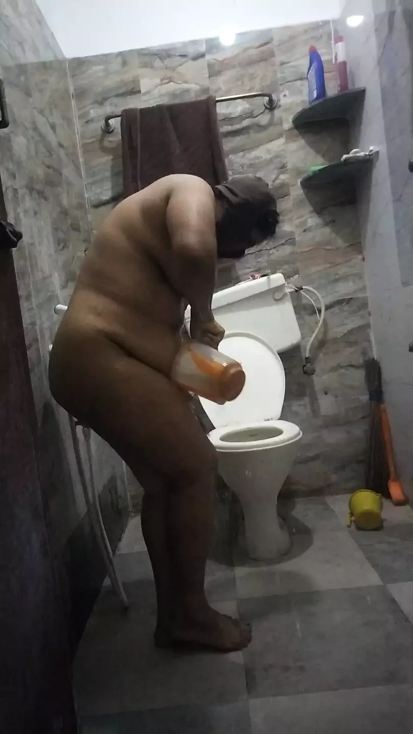 Tamil Aunty Hot Bath at Bathroom and Wearing Saree: Close-up Porn feat. Mary2021