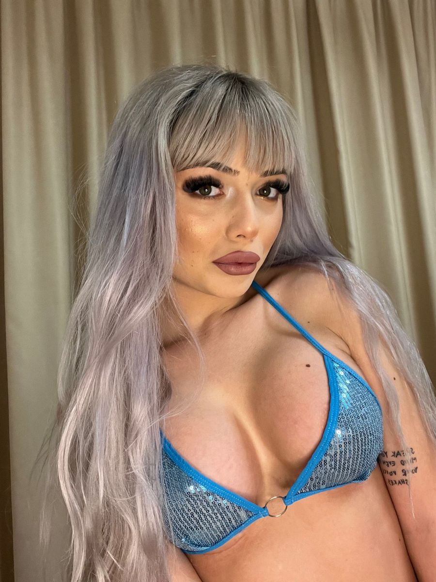 Leslie Shay Live Cams