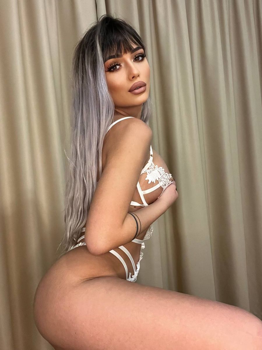 Leslie Shay Live Cams