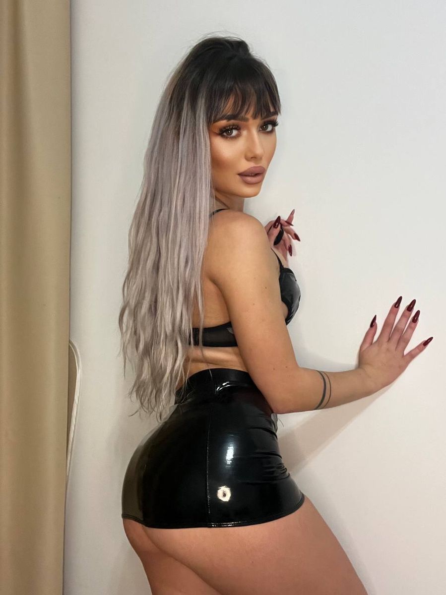 Leslie Shay Live Cams