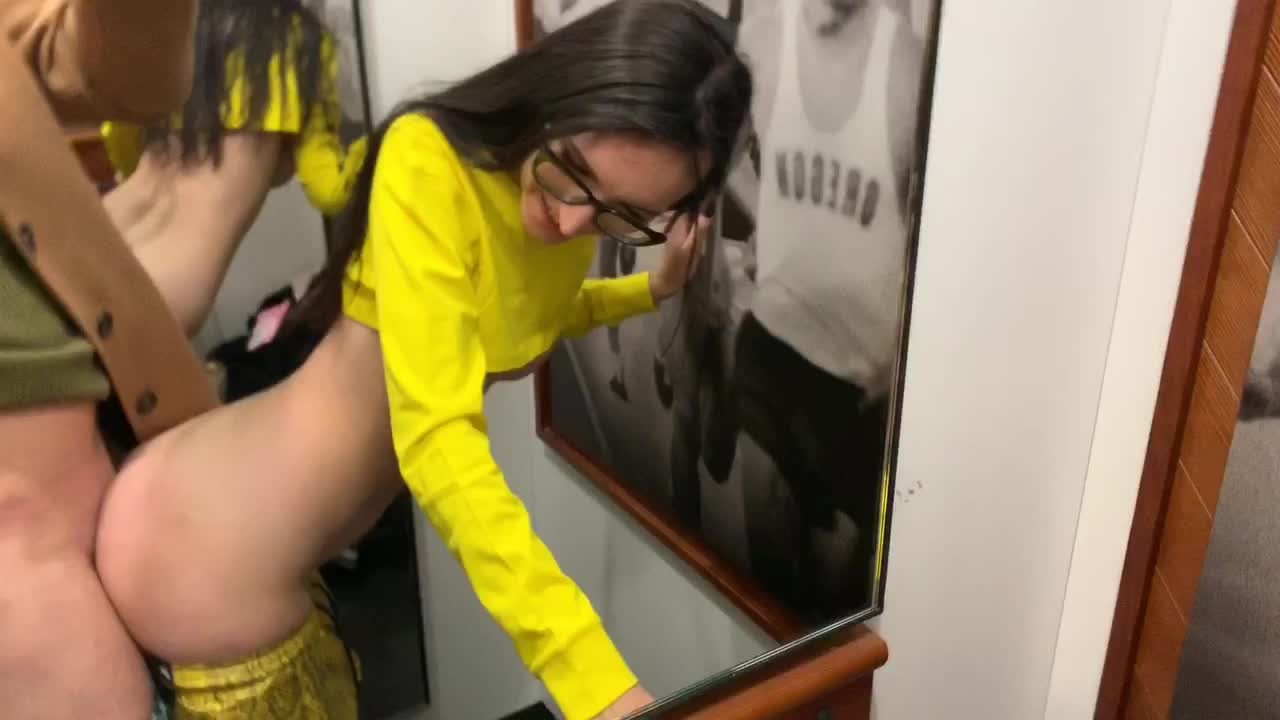 Risky public sex in the fitting room of a fitness store cum in mouth